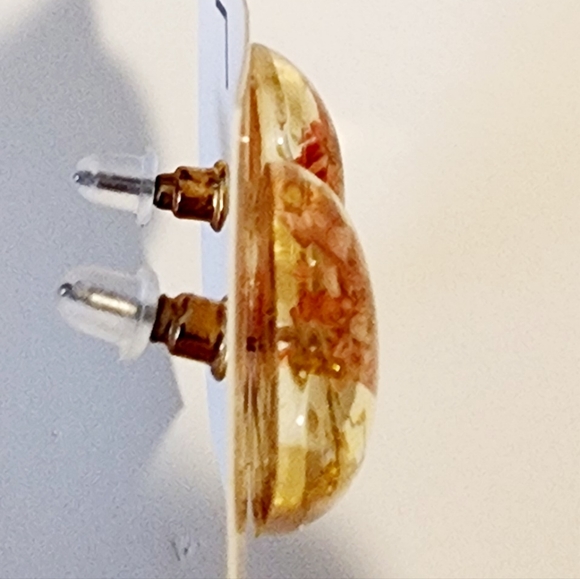 Delicate Real Flowers Mix in Resin, Studs Earrings NWT - Picture 2 of 3